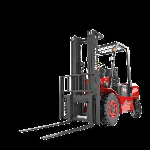 İmalat sahasında malzeme ve mamul ürün taşıyan endüstriyel forklift